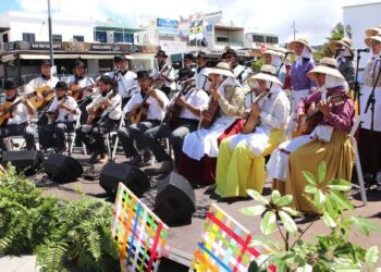 Playa Blanca celebrates Canary Day