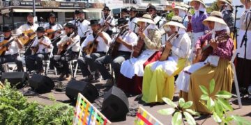 Playa Blanca celebrates Canary Day