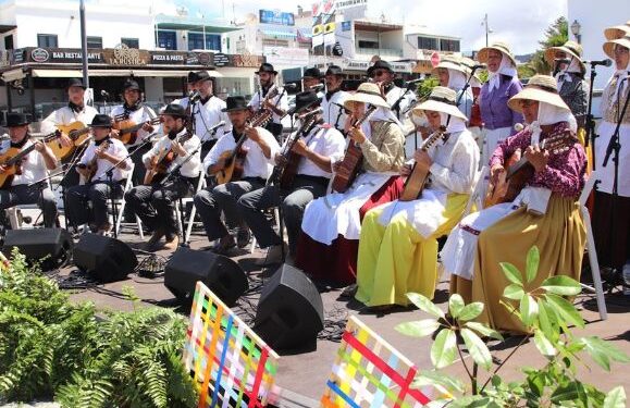 Playa Blanca celebrates Canary Day