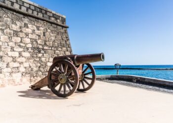 Cannon found in Arrecife apartment