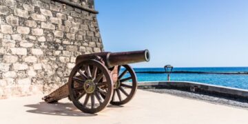 Cannon found in Arrecife apartment