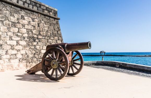 Cannon found in Arrecife apartment
