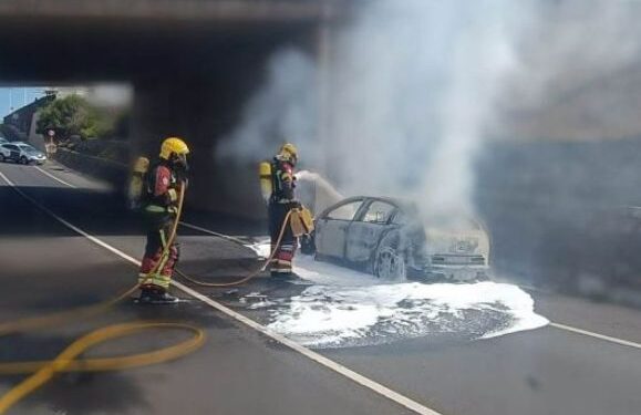 Car blaze in Tías
