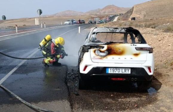 Car fire near IES Yaiza