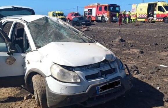 Car flips near Femes