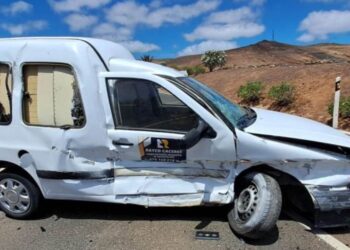 Driver injured after rolling car on the LZ-10