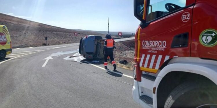 Car rollover in Yaiza