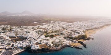 Puerto del Carmen shopping centres to be closed
