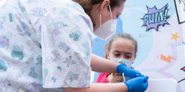 Children aged 5-11 receive the second dose