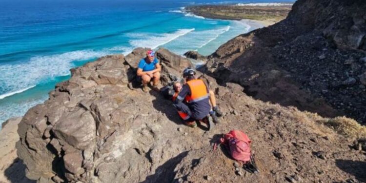 Tourist rescued after falling on a cliffside near Órzola
