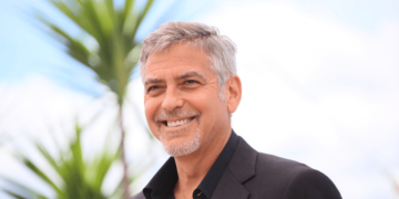 Clooney Arrives on the Canaries