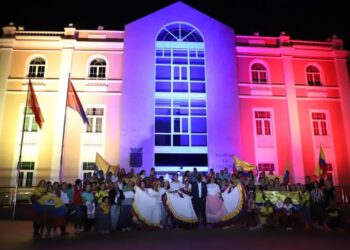 Cabildo lights up for Colombian Independence Day