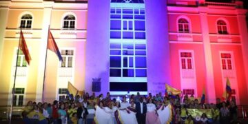 Cabildo lights up for Colombian Independence Day