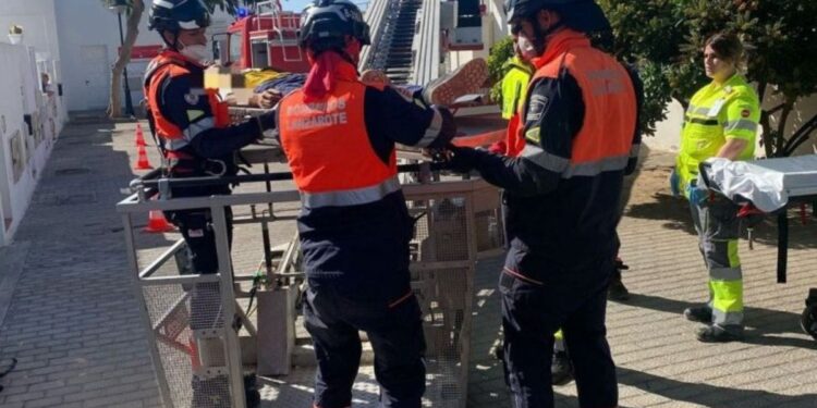 Construction worker faints on site in Playa Honda