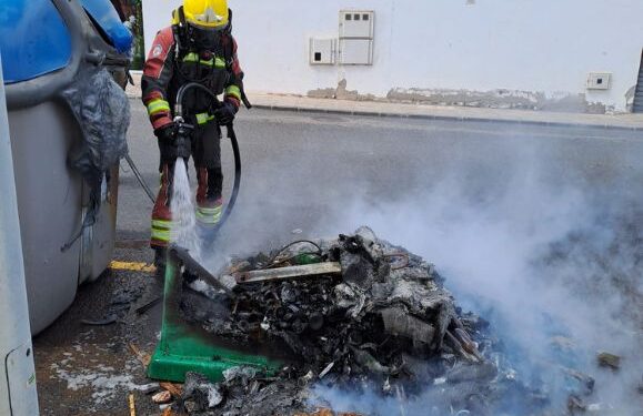 Rubbish container fire in Arrecife