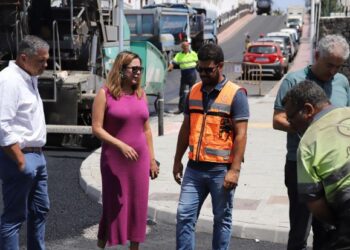 Corujo visits roadworks in Puerto del Carmen