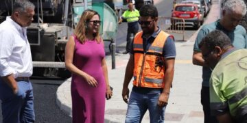 Corujo visits roadworks in Puerto del Carmen