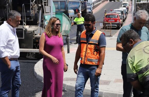 Corujo visits roadworks in Puerto del Carmen