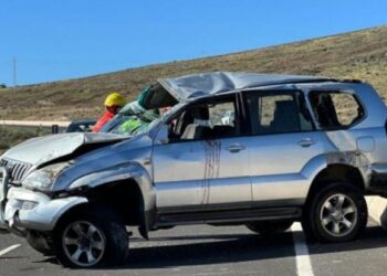 Car flips at Montaña Mina