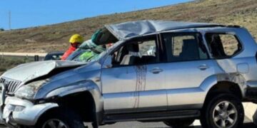 Car flips at Montaña Mina