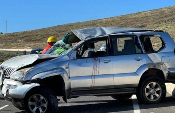 Car flips at Montaña Mina