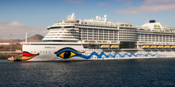 UK advises against cruises