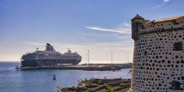 Cruise ships to bring 20,000 tourists this week