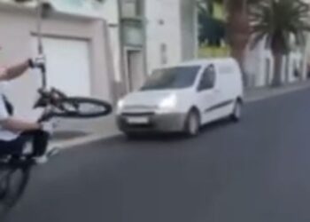 Video shows young cyclists riding dangerously in Arrecife