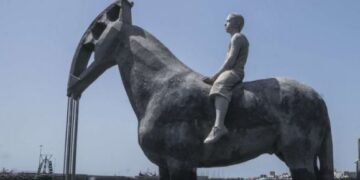 De Caires sculptures to return?
