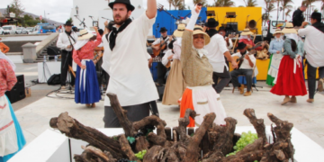 Yaiza comes together for Día de Canarias