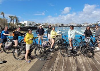 Discover Lanzarote on a bike