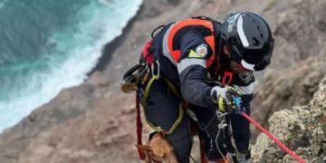 Trapped dog rescued on Famara cliffs