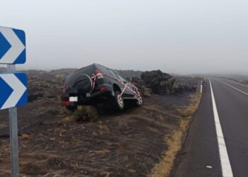 Driver abandons car after crash in Tinajo