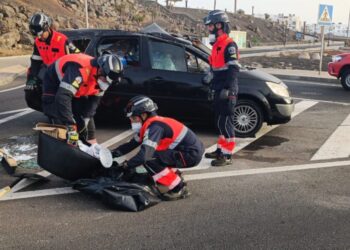 Driver freed from vehicle in Arrecife