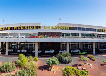 Drone forces flight to divert to Lanzarote
