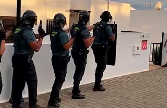 Drug smugglers arrested