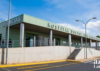 Drunk driver crashes into eight cars, two homes and injures a minor in Arrecife