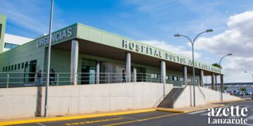 Drunk driver crashes into eight cars, two homes and injures a minor in Arrecife