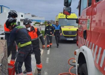 Elderly man trapped after car accident in Haría