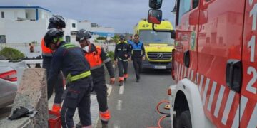 Elderly man trapped after car accident in Haría
