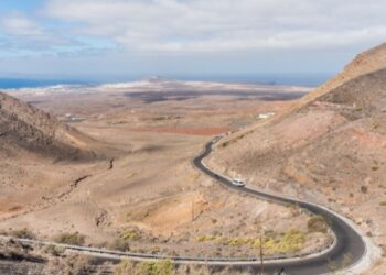 Femes road in focus