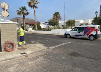 Teguise installing fibre optics