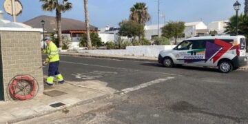 Teguise installing fibre optics
