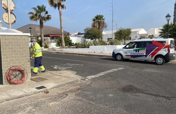 Teguise installing fibre optics