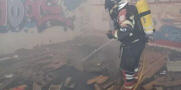 Fire in abandoned squash court in Playa Blanca