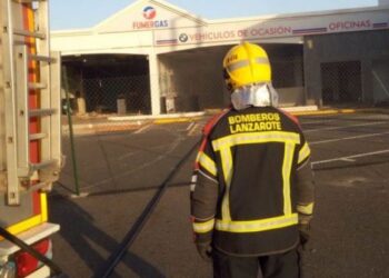 Fire at abandoned petrol station in Arrecife