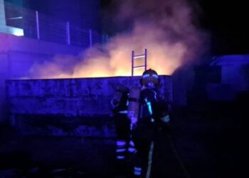 Firefighters extinguish skip fire