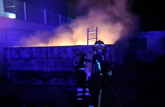 Firefighters extinguish skip fire