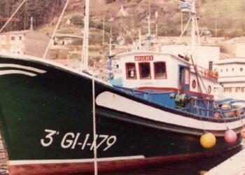 Fishing boat runs aground