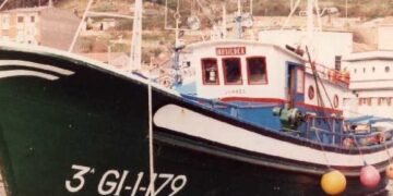 Fishing boat runs aground